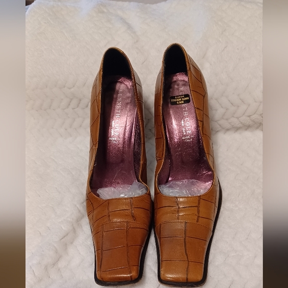 Kenneth Cole Brown Crocodile Embossed Women's Shoes - Picture 4 of 4